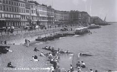 H00201 Seafront at Carlisle Parade, Hastings c.1905 - Flickr - East Sussex Libraries Historical Photos.jpg